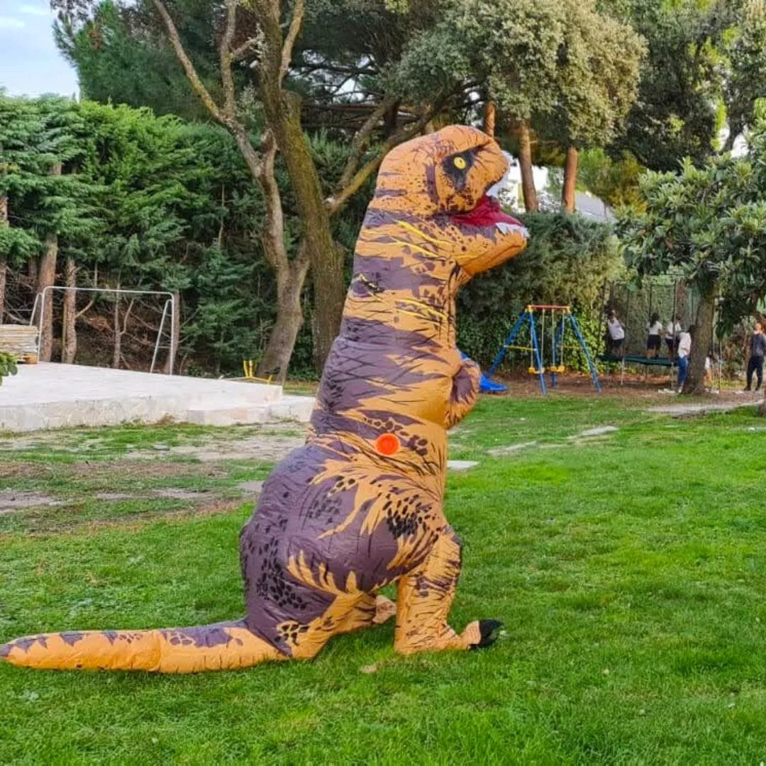 animacion cumpleaños con t-rex