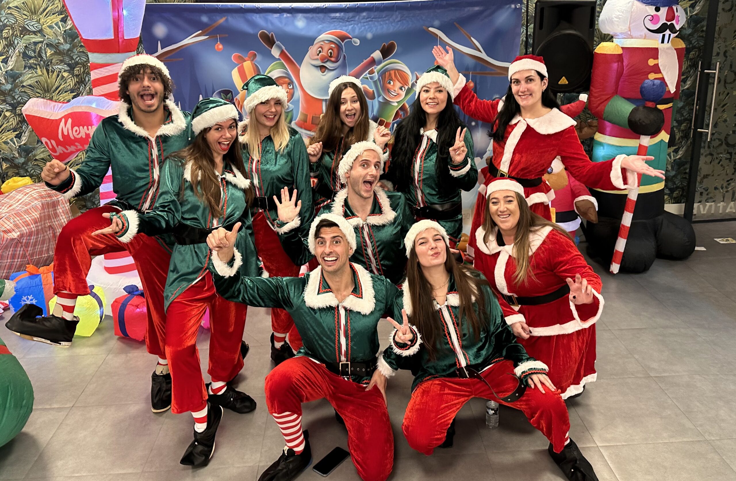 Equipo de animadores de Mundo Samadry en un evento musical infantil